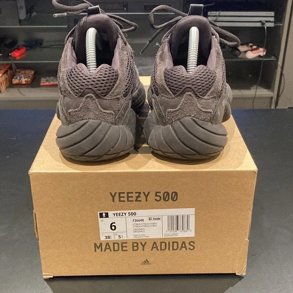 Yeezy 500 - Picture 4 of 4